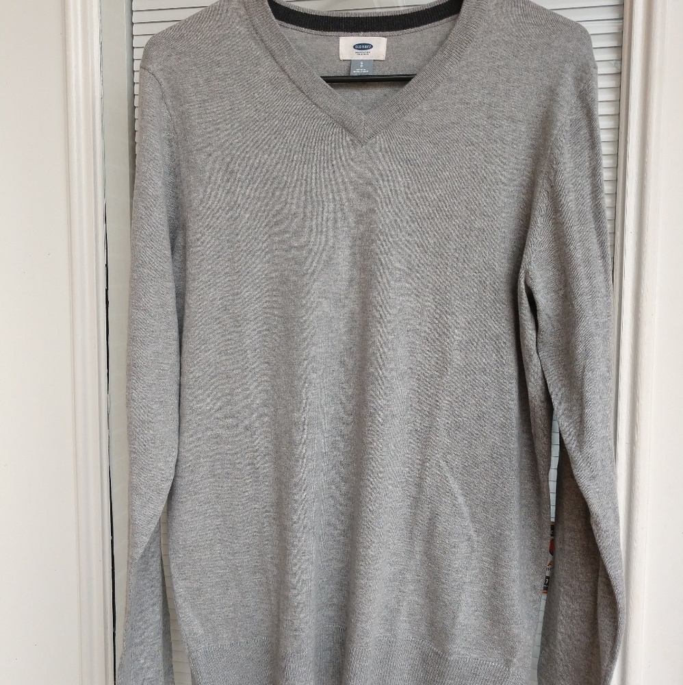 Old Navy gray vneck sweater